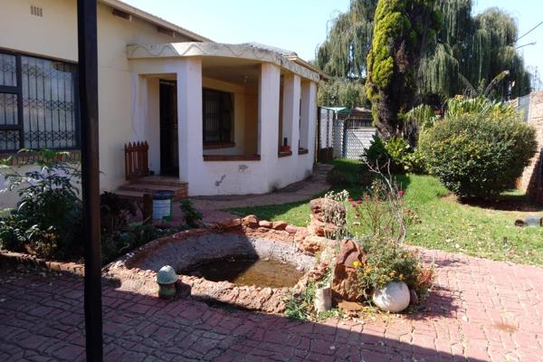 3 Bed 2 Bath in a lovely quiet area of Brenthurst, Walking distance to English and Afrikaans medium primary and high schools and ...