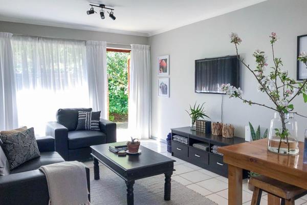 Sole mandate. Extremely neat single level low maintenance townhouse in the sought-after Die Rand complex. 

Open plan kitchen and ...