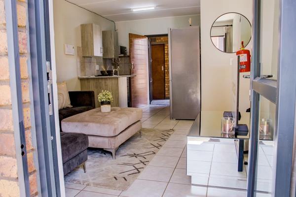 Spacious 2 bed apartment with Prepaid Free Fibre + Prepaid Electricity.
Modern 2-bedroom apartment in ultra-safe security complex ...