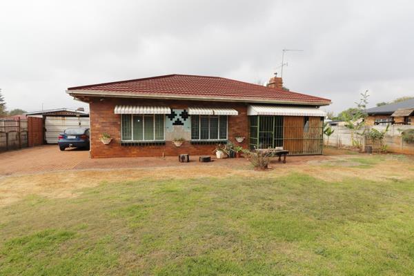 Perfect 3 Bedroom Starter Home in the Heart of Casseldale

This Perfect Home offers:

* 3 Bedrooms with Build in Cupboards
* Neatly ...