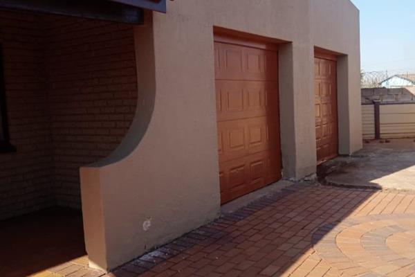 House for sale in Lenasia, Johannesburg South. It is HIGHLY NEGOTIABLE.

3 Bedrooms and main with Ensuite Bathroom
Separate Bathroom ...