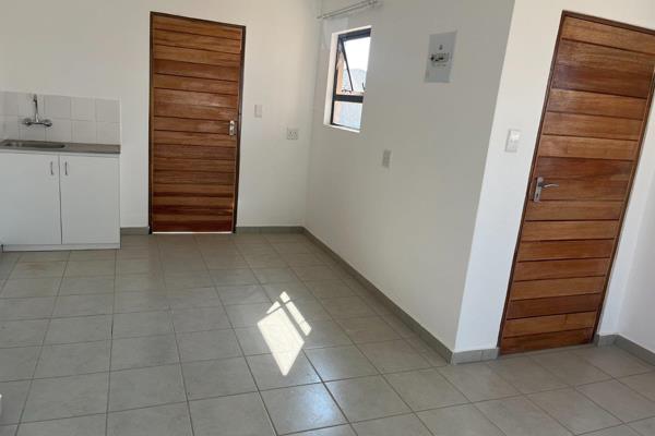 For Sale: Newly Built House in Windmill Park Extension 40

Size: 40 sqm  
Features: ...