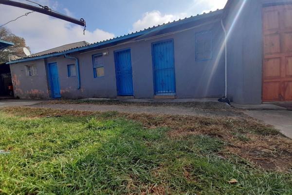 Investment Property For Sale In rosettenville Centrally Located Near Main Street and Verona.
Why Buy?
Main House Has:
Four ...