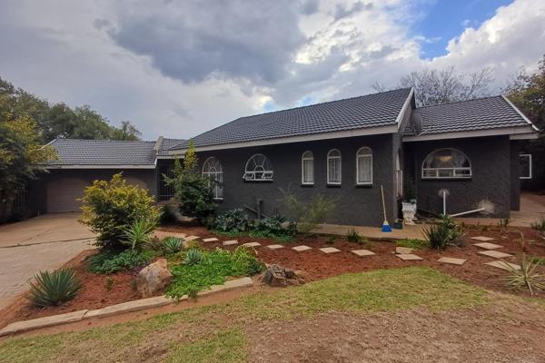 Lovely 3 Bedroom house for sale in Wilkeville, Klerksdorp!

This property have a great view overseeing a farm and sunsets... and lots ...