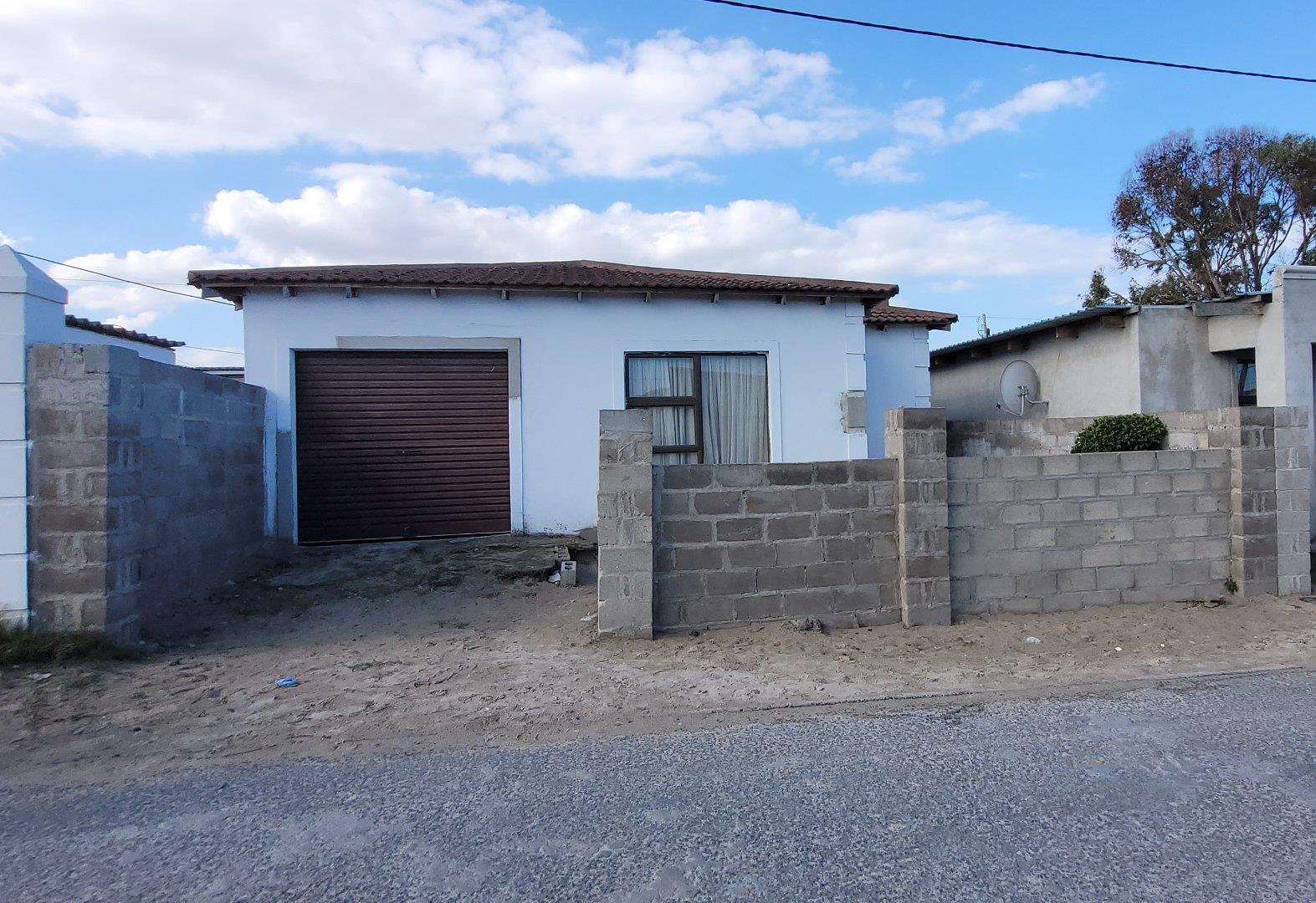 2 Bedroom House for sale in Mfuleni - P24-114401219