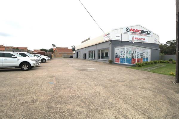 Situated on Gonubie Main Road!

This newly built warehouse offers 600sqm of warehouse space. Land size is 1725sqm and has 3 phase ...