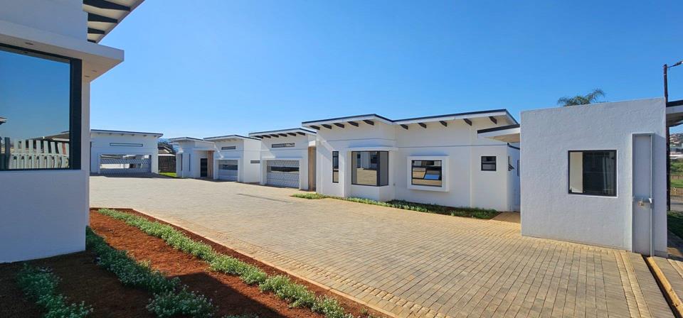 4 Bedroom Townhouse for sale in Mountain Rise - P24-114401697