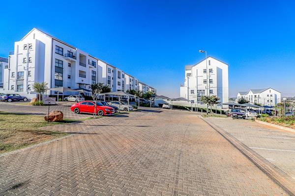 A modern and spacious apartment in a secure complex in Greenstone Hill&#39;s sought ...