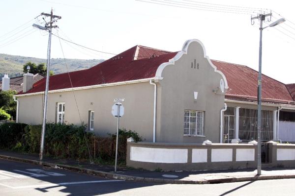 Discover your dream home in picturesque Paarl! This spacious 4- bedroom house features a fitted kitchen, lounge, dining room, bathroom and laundry facilities with two parking bays and full security, it offers both convenience and peace of mind. Don&#39;t miss this opportunity ...