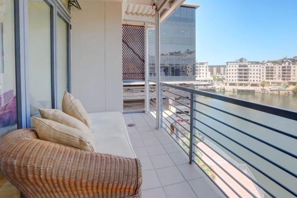 Absolutely stunning sunlit 3-bedroom apartment with unsurpassed water views, offering a secure lifestyle in Tygerwaterfront. This ...