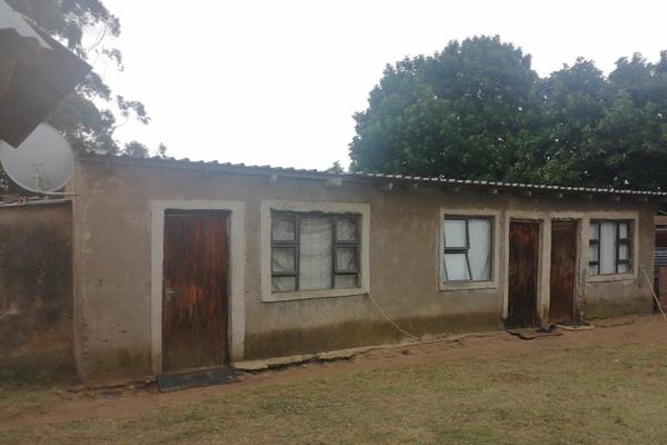 Imiqasho for sale its close to the main road and to local schools its perfect for someone who wants to start a business.