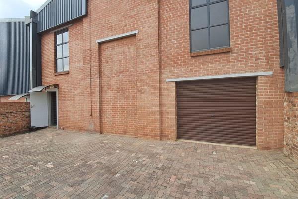 Modern, upmarket Warehouses to let in Cradleview Industrial and Business Park. Centrally ...