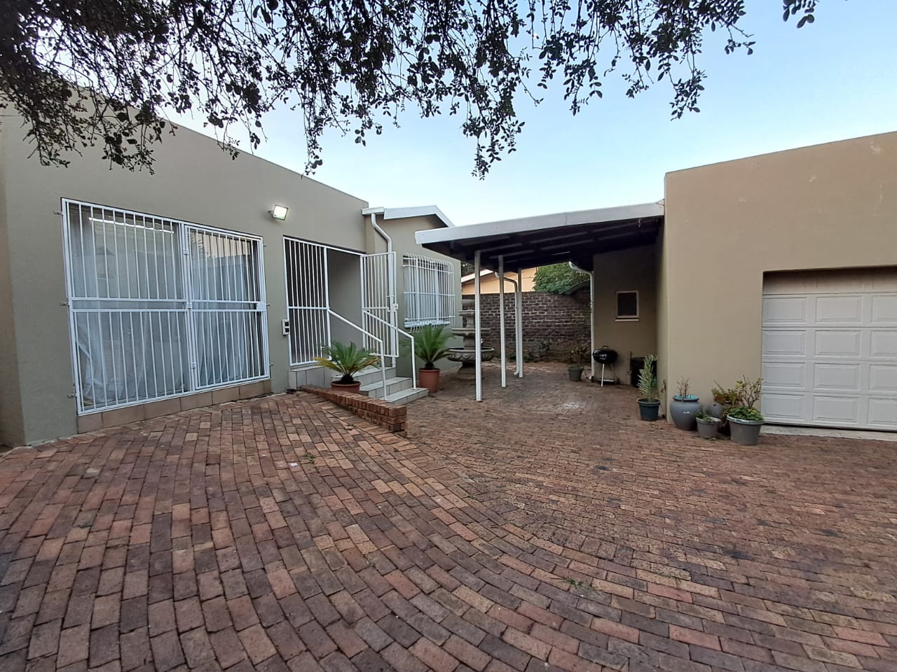 2 Bedroom House for sale in Jordaan Park P24114406096