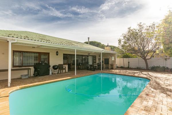 This versatile family home in the heart of Bergvliet offers so much more than the average home. 
Ideal for dual living or even triple ...