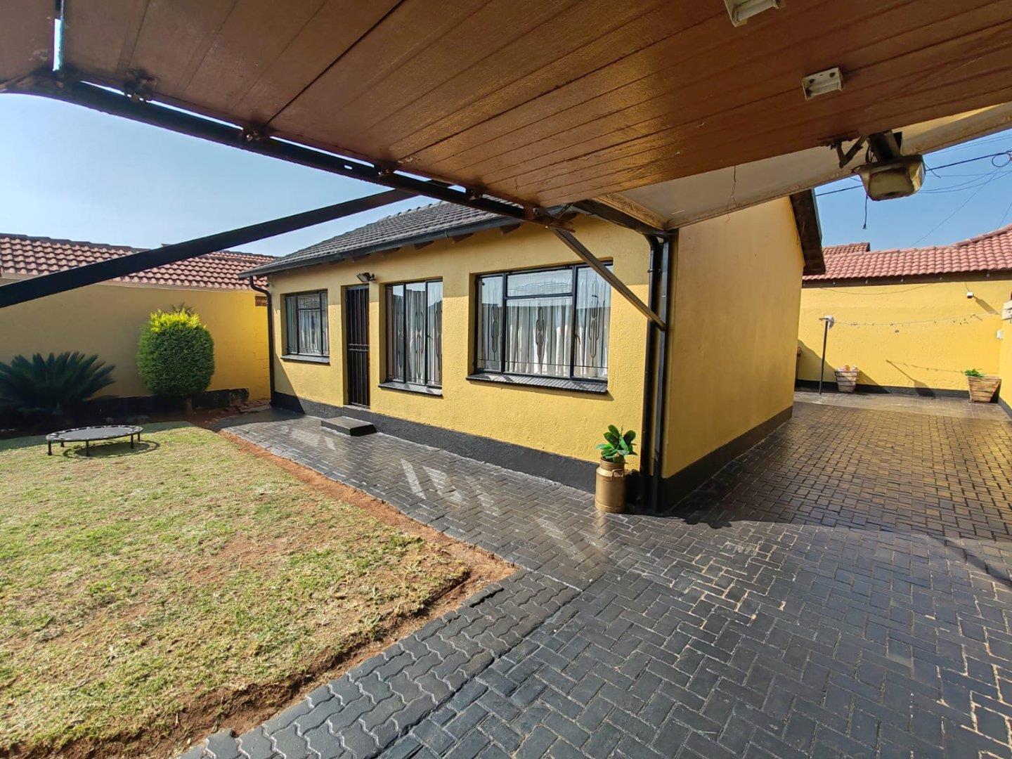 Dobsonville Ext 2 Property Property and houses for sale in