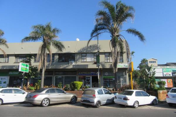 Situated on the main street of Scottburgh this flat is within walking distance to the shops, doctors, schools and banks.
Walk into the ...