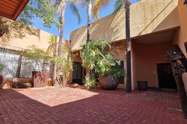 Introducing a Spacious 4 bedroom house located in the sought-after neighborhood of Wilkoppies in Klerksdorp. This spacious property ...