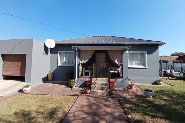 EXCEPTIONALLY neat freestanding 2 bedroom sectional title house now for sale.  Have own completely walled in (automated
sliding gate) ...