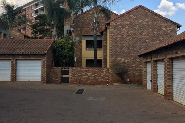 No load shedding area!
Walking distance to Gautrain station.
Security- 24 hour gated security
This beautiful stack simplex offers:
2 ...