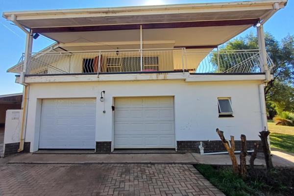 Borehole! 5 Bedroom house for sale in Meiringspark, Klerksdorp!!

This property is ideal for the extended family and has a HUGE ...