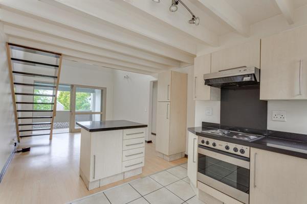 Lovely recently painted and renovated single bed loft apartment, with balcony and ...