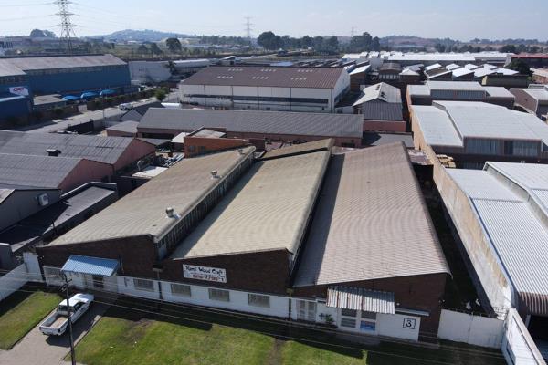 Located in Heriotdale, this substantial 2,107-square-meter factory is now available for acquisition. Strategically positioned near ...