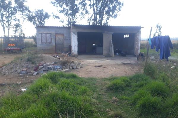 3ha property up for grabs !

Good flat arable land. 

The bonus is that there is a small structure on the property and a ...