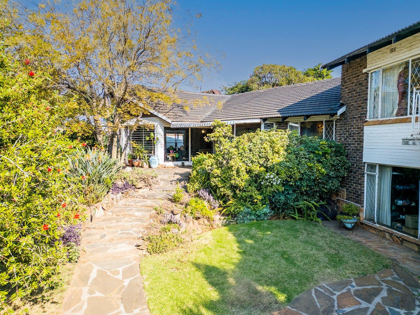 4 Bedroom House for sale in Victory Park P24114418309