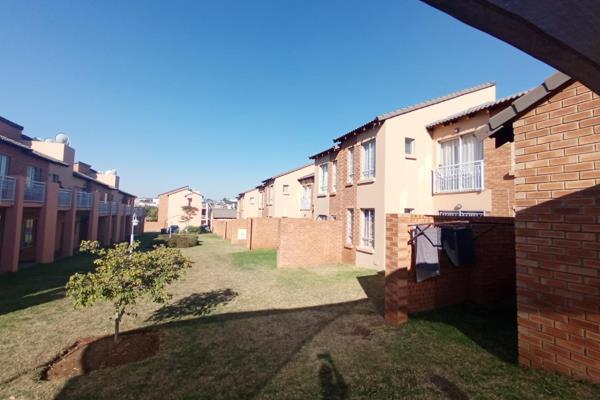 This ground floor 2 bedroom unit is situated in Noordwyk in the heart of all amenities you can seek. Its close to Malls , restaurants ...