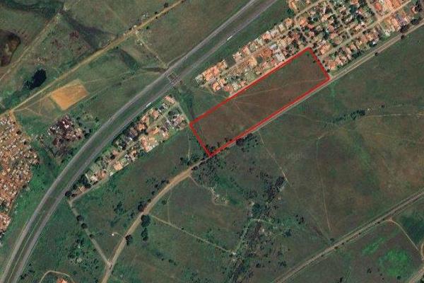 Prime 60,000 sqm vacant land in Mayerton Farms, perfectly situated near the industrial area and R59 highway. Ideal for commercial or ...