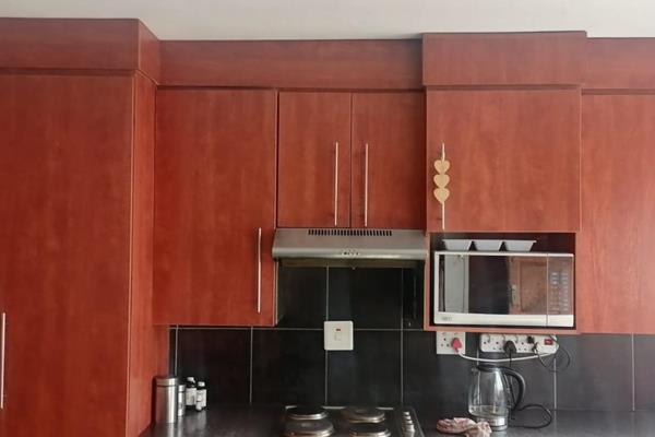 This 4-bedroom duplex flaunts you with a special main bedroom with en suite and wall units and a shower 
A special view from this ...