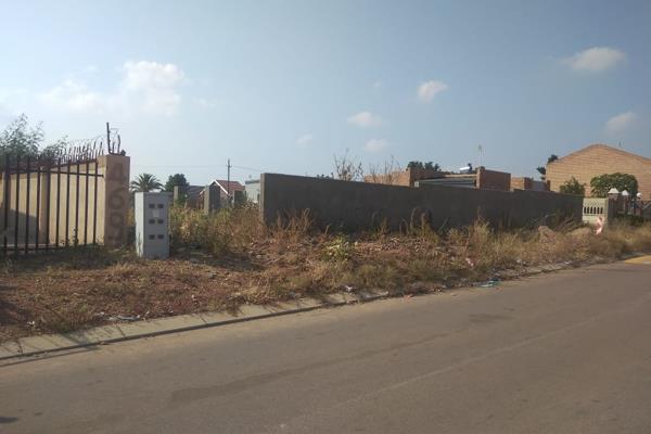 This site is situated in Seshego Zone D on a tarred road, away from the noise. It is surrounded by well-built properties and ready for ...