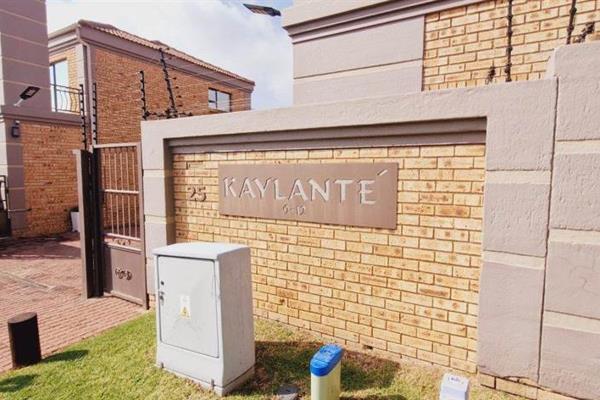 Modern face-brick! 

This modern face-brick duplex has all the markings of a family home in a modern setting with the perks of living ...