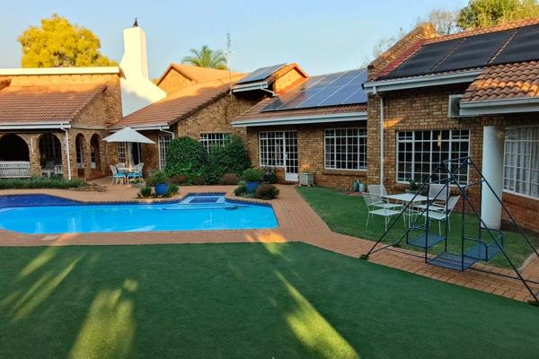 Stay in the beautiful &amp; secure Uitsigpark - Eldoraigne ext 3

Well located in a Security Estate 

A must see property ...