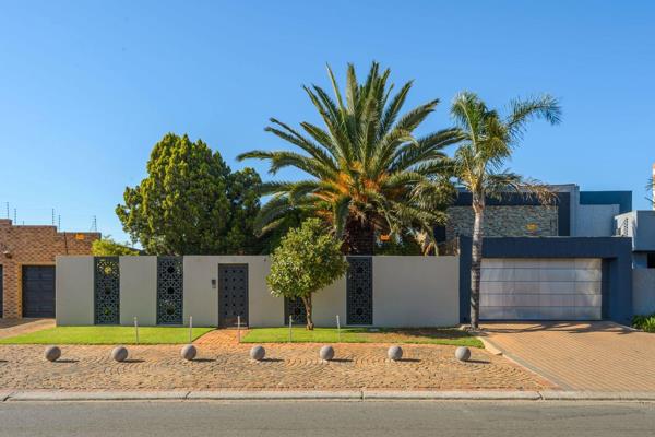 This chic and charming home offers an effortless living lifestyle. Located in the very prime of the ever growing Lenasia therefore is a ...