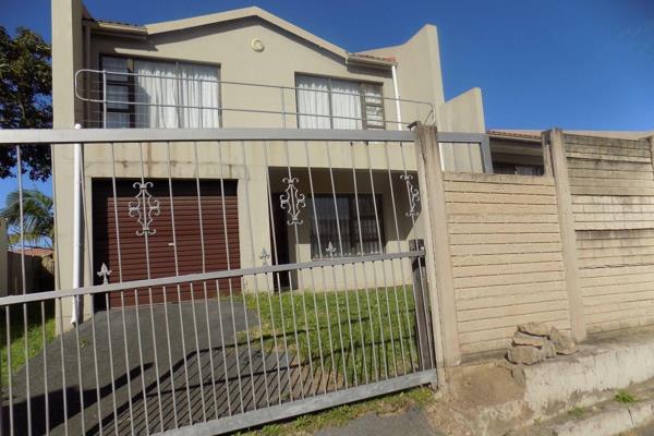 The Property is well secured with an alarm system,burglar barred throughout and with an electric fence .The rooms and the lounge are ...