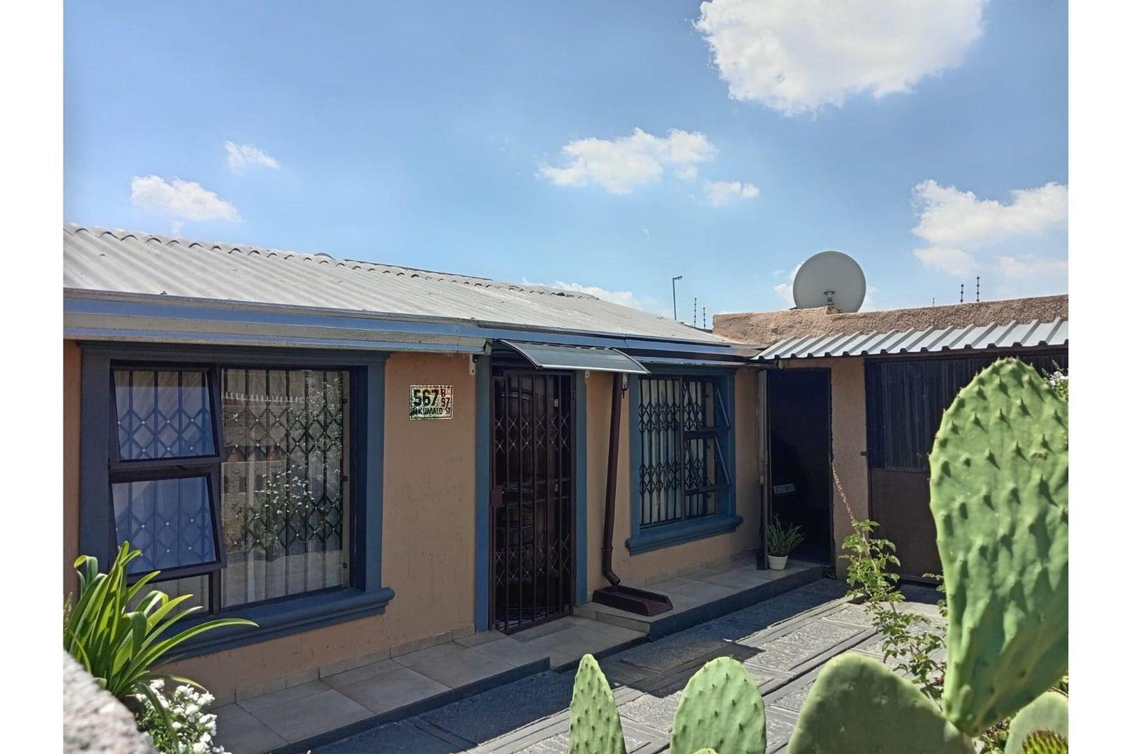 Zola Property Houses to rent in Zola