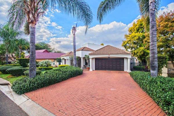 Single storey homes seldom come to the market in this spectacular golf estate!
This gorgeous home, filled with ambiance and character ...