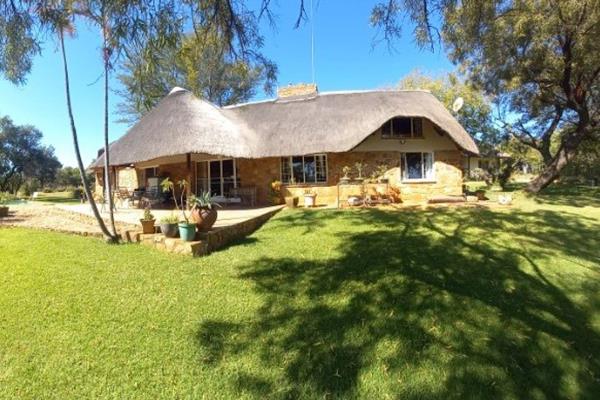 This unique 15-hectare farm provides a picturesque setting with breathtaking views, showcasing the magnificent Buffelspoort dam from ...