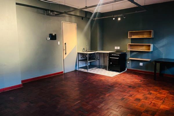 This charming 1-bedroom loft nestled in the heart of Maboneng offers a perfect blend of modern living and urban convenience. Bathed in ...