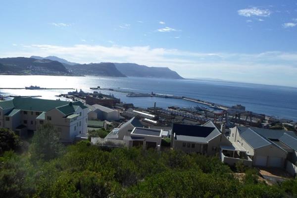 Imagine waking up to this.

Sip on your morning coffee while enjoying your breathtaking, panoramic view of False Bay. The perfect stand ...