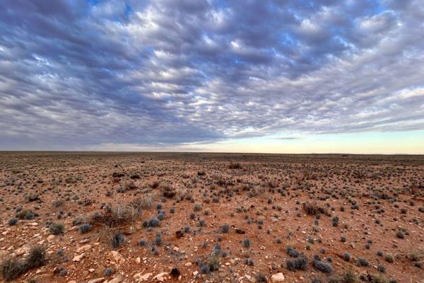 Beautiful 4365ha farm located on one of the major routes in Namaqualand. The farm has electric fencing, boreholes, game and a well ...