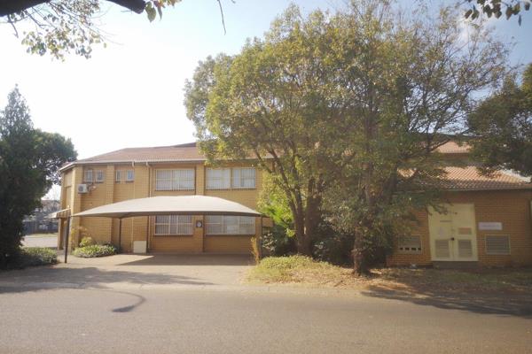 1850sqm Industrial Warehouse Factory for Sale in Wadeville, Germiston!
This industrial ...