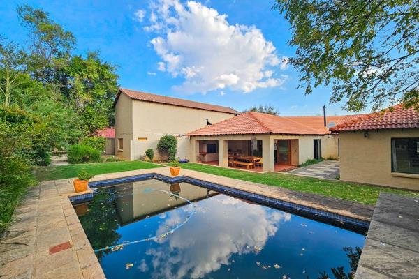 This spacious 460 square meters sanctuary is well located in Garsforntein, Pretoria. This sprawling abode boasts 4 generously sized ...