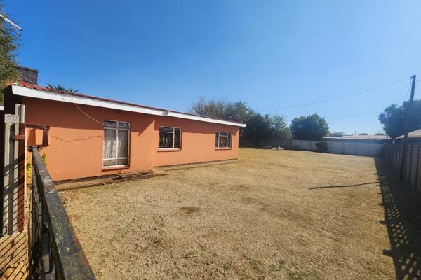 Newly renovated 3 Bedroom house
in Sonlandpark.

Perfect for first time buyers, yours to create.

This property offers ...