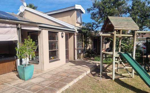 4 Bedroom House to rent in Van Riebeeckstrand