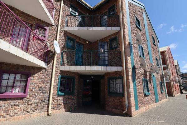 This one bedroom apartment is the perfect opportunity !!!

This property has a potential rental income of R 2800 to R 3400 per month ...