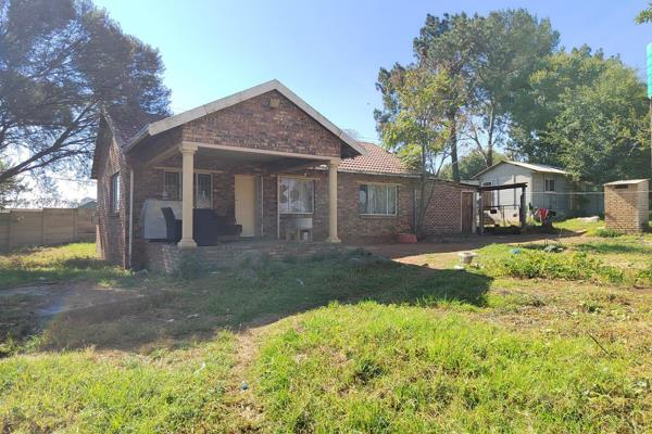 This spacious 97,837sqm plot located in the charming area of Risiville, Vereeniging offers a unique opportunity for a variety of uses. ...