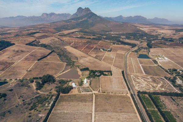 Introduction: Mount Vernon Residential Estate stands as a beacon of serenity amidst the breathtaking Stellenbosch Winelands in ...