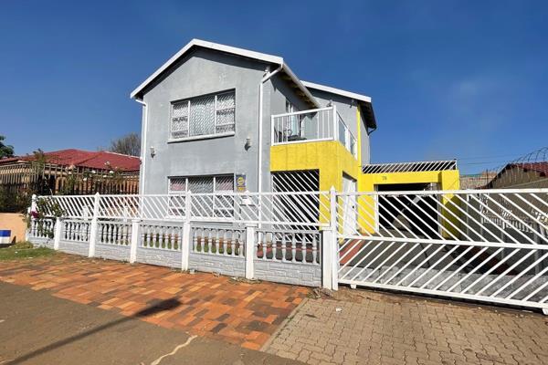 Welcome to your dream home! This charming double storey house features three spacious bedrooms, two sleek and modern bathrooms, and ...